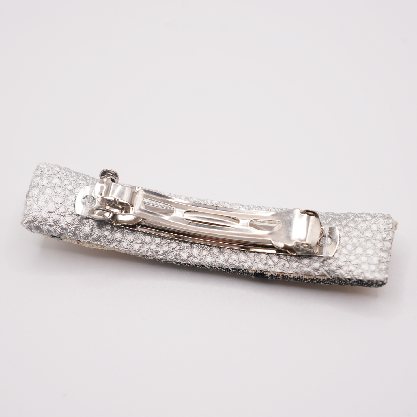 Barrette by Yuki Tsumugi(結城紬)