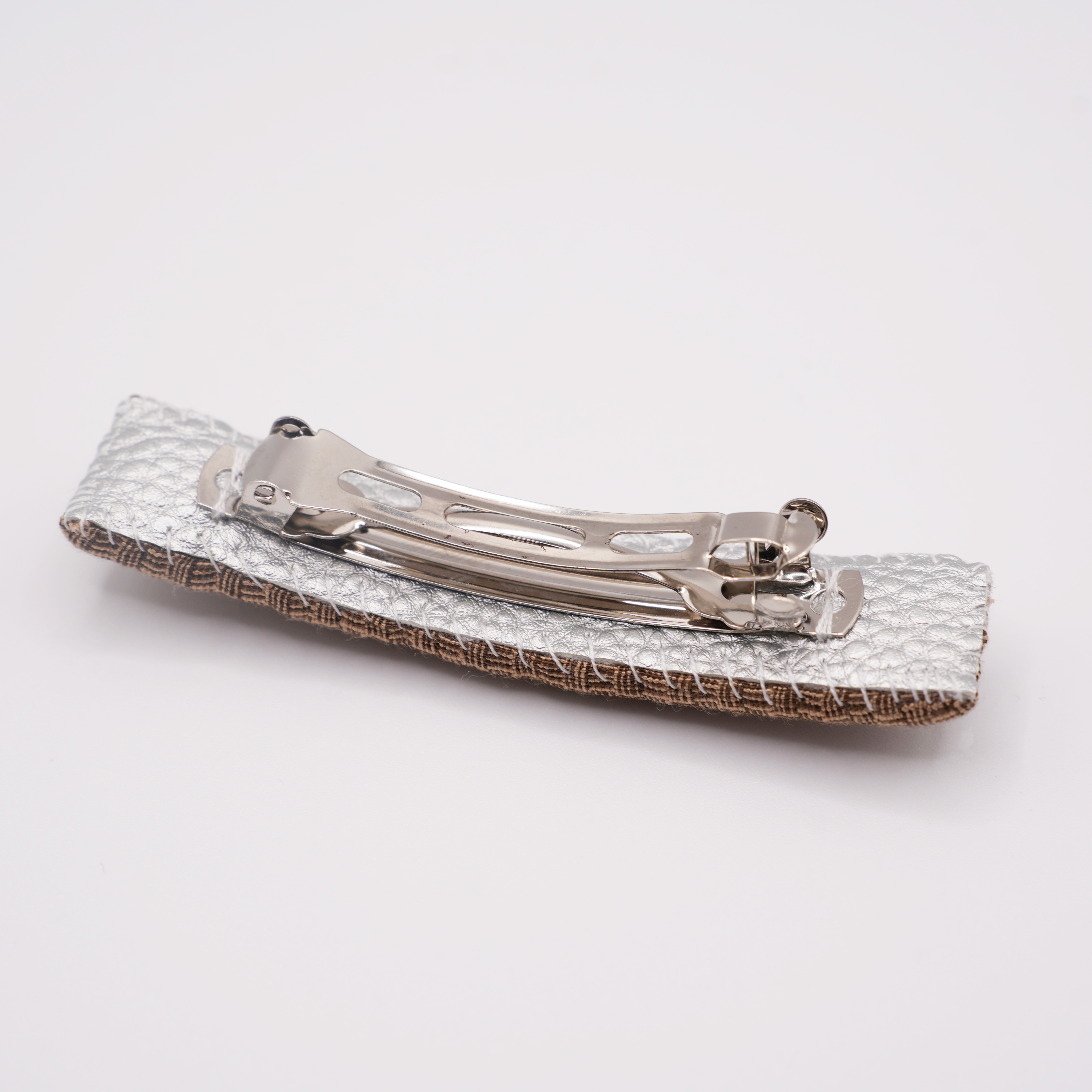 Barrette by Yuki Tsumugi（結城紬）