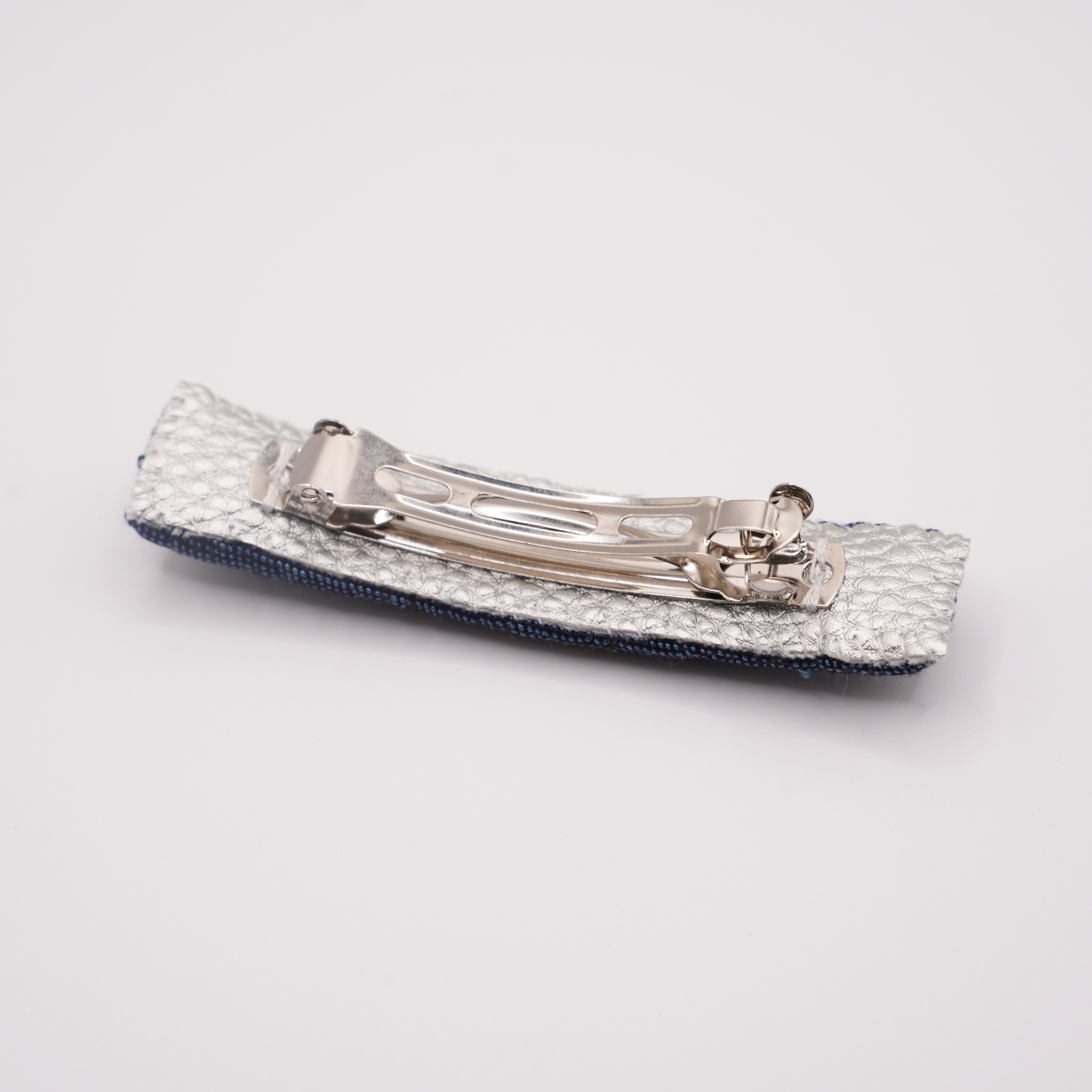 Barrette by Yuki Tsumugi（結城紬）