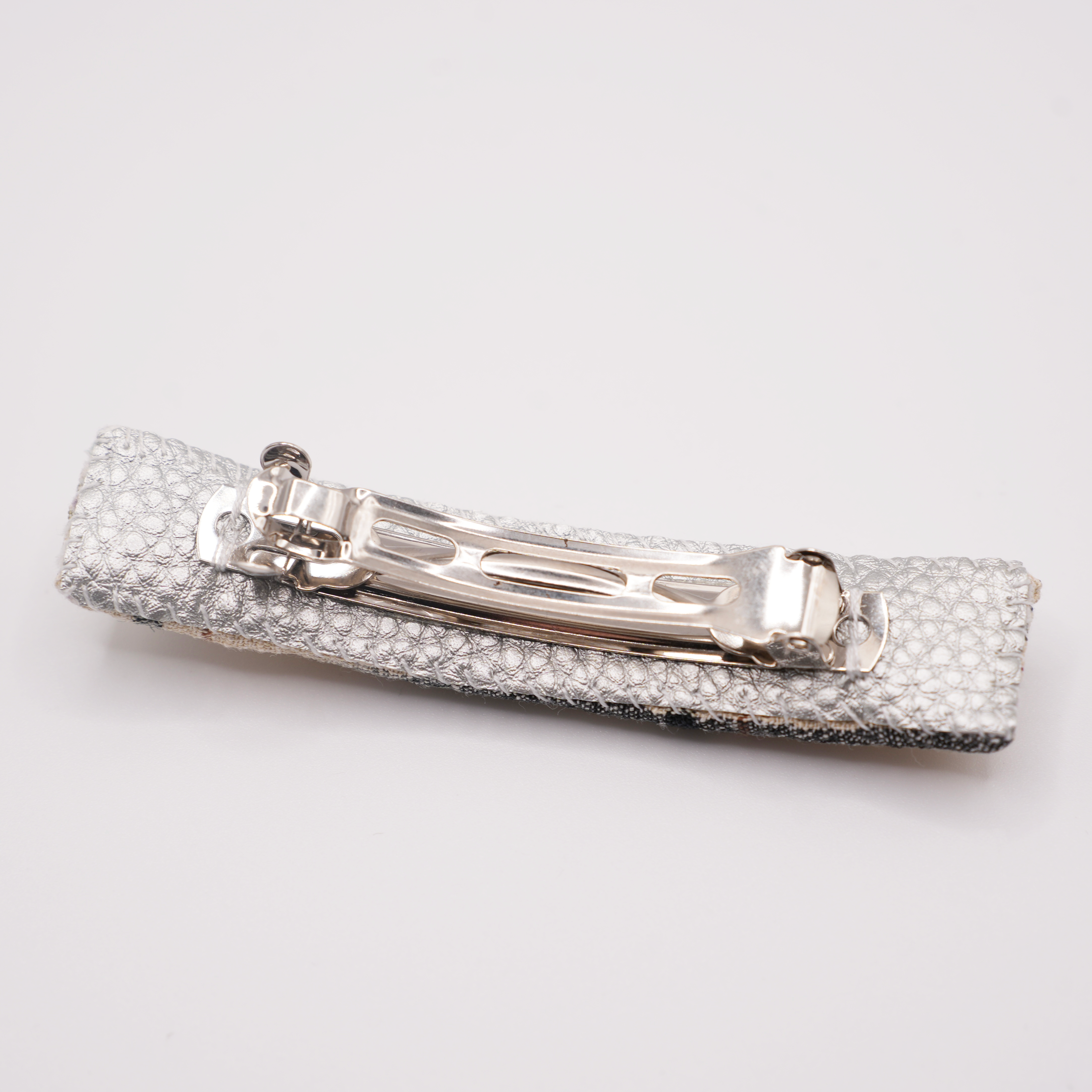 Barrette by Yuki Tsumugi（結城紬）
